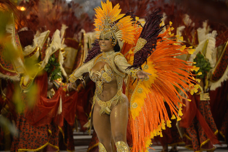 traje tradicional brasil samba