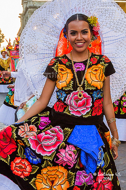 Vestimenta tradicional mexico hutapil 3