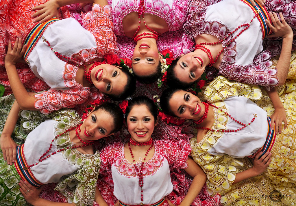 pollera de danza Paraguaya de ñanduti