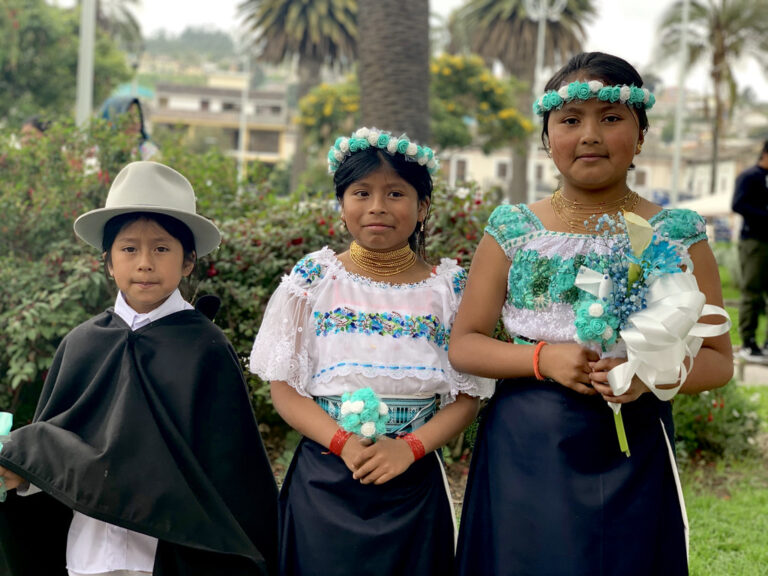 vestimenta otavaleña niño y niña